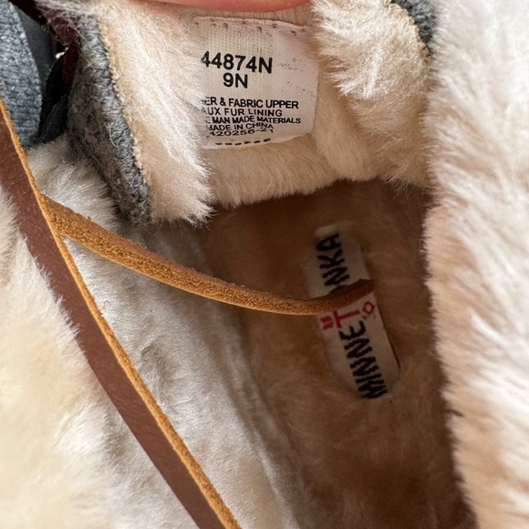 MinneTonka Slippers NWT - Picture 6 of 9